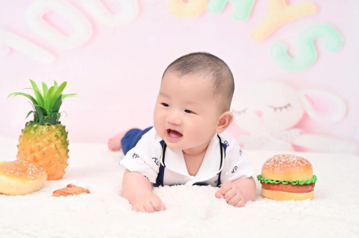 海东宝宝在妈妈肚子里